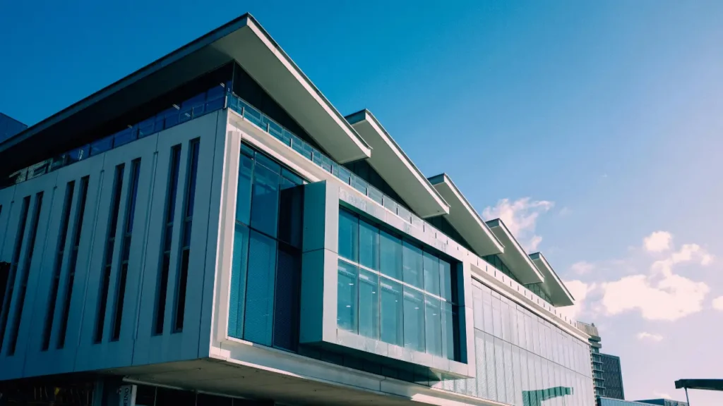 Investir en immobilier commercial : stratégie et rendement