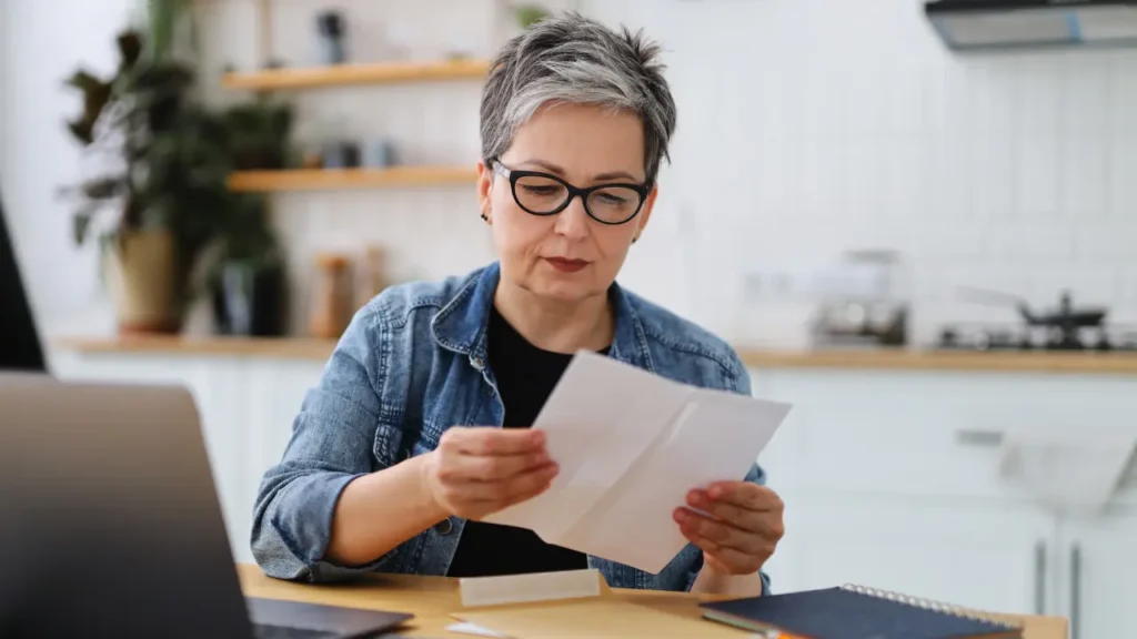 Lettre de préavis : modèles 2026 et délais légaux